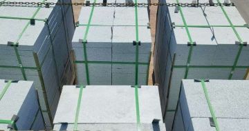 东营 芝麻白花岗岩5公分地铺石 花岗岩厂家工厂装车日常