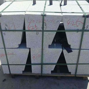 东营 芝麻白异形坐凳，石凳