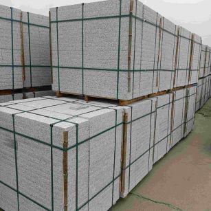 东营 白麻花岗岩石材荔枝面地铺石（300*600*50）