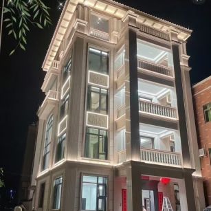 东营 芝麻白花岗岩别墅外墙夜间效果