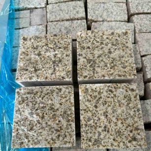 东营 黄金麻花岗岩自然面小方块，弹石，马蹄石等