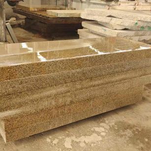 东营 黄金麻栏杆料半成品加工中