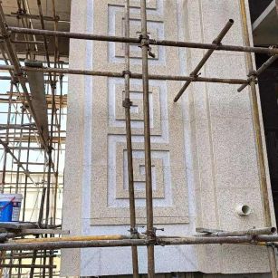 东营 黄金麻花岗岩别墅外墙干挂回纹造型效果