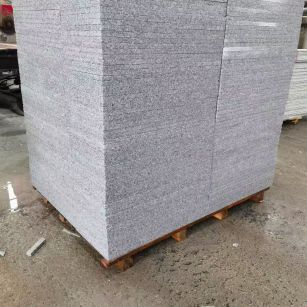 东营 芝麻白火烧面1.8厚300*600地铺石，尺寸标准，厚薄均匀