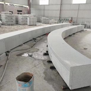 东营芝麻白花岗岩石板材 园林光面弧形坐凳