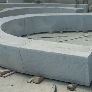 东营 芝麻白花岗岩光面弧形坐凳