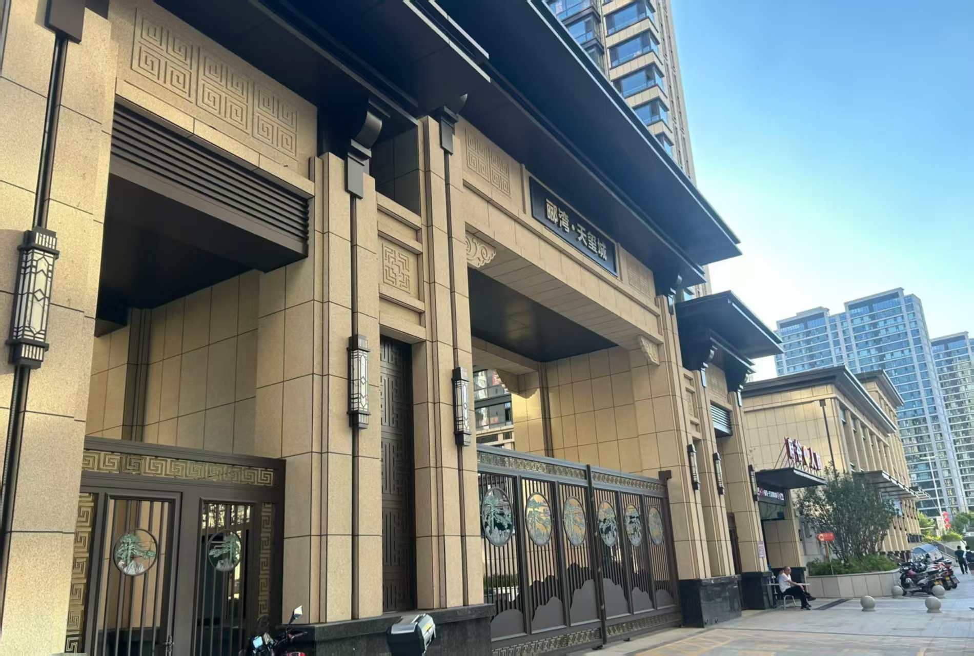 东营 黄金麻花岗岩荔枝面小区门楼外墙干挂