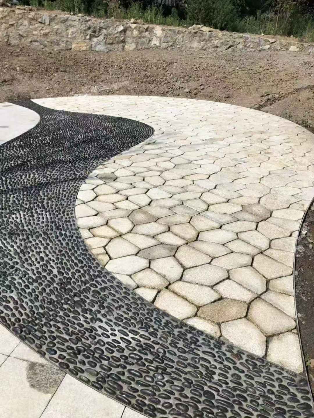 东营 黄金麻冰裂纹地铺石工地铺装案例