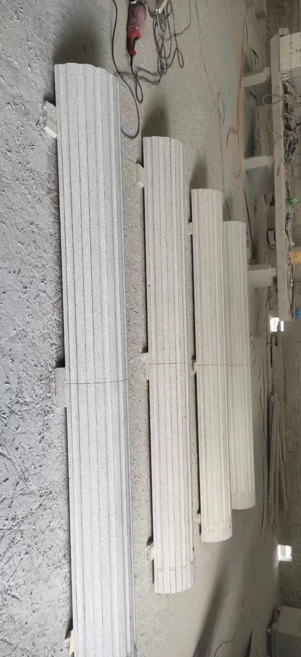 东营 花岗岩厂家带你看白麻花岗岩门楼大柱柱皮