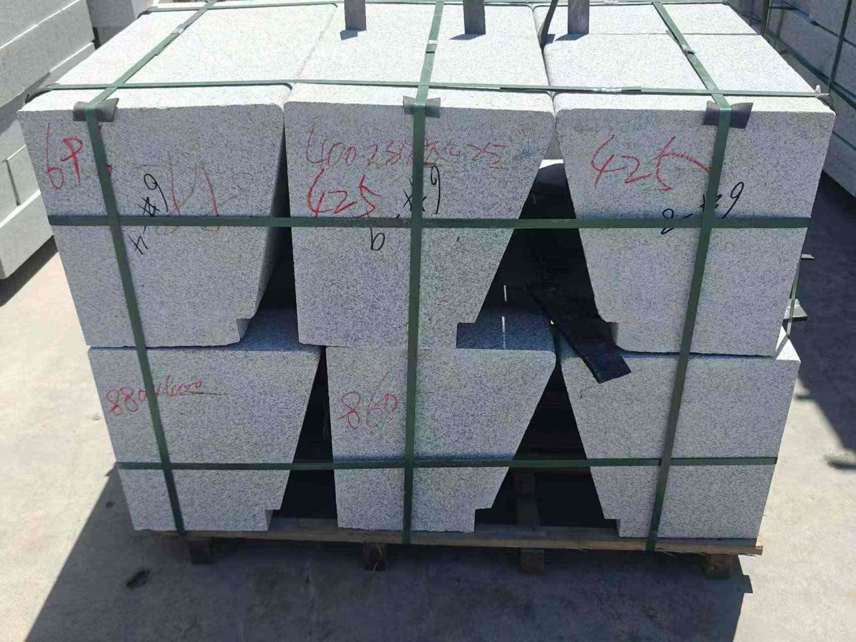 东营 芝麻白异形坐凳，石凳