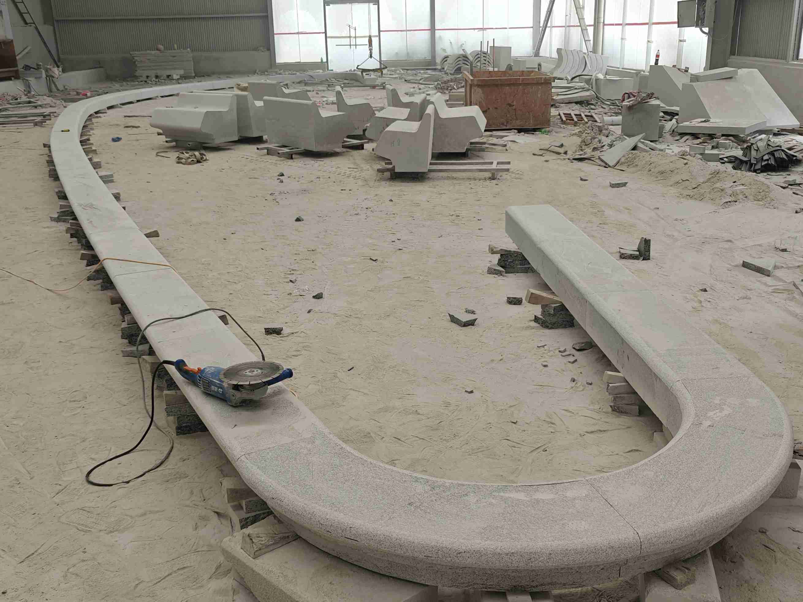 东营 芝麻白花岗岩弧形花坛石，坐凳石