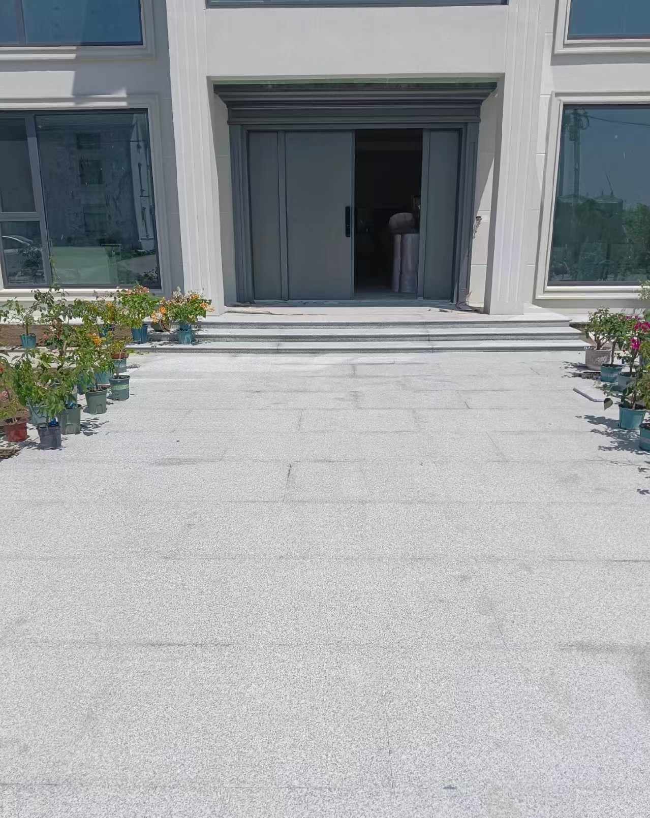 东营 芝麻白花岗岩地铺石地面铺装