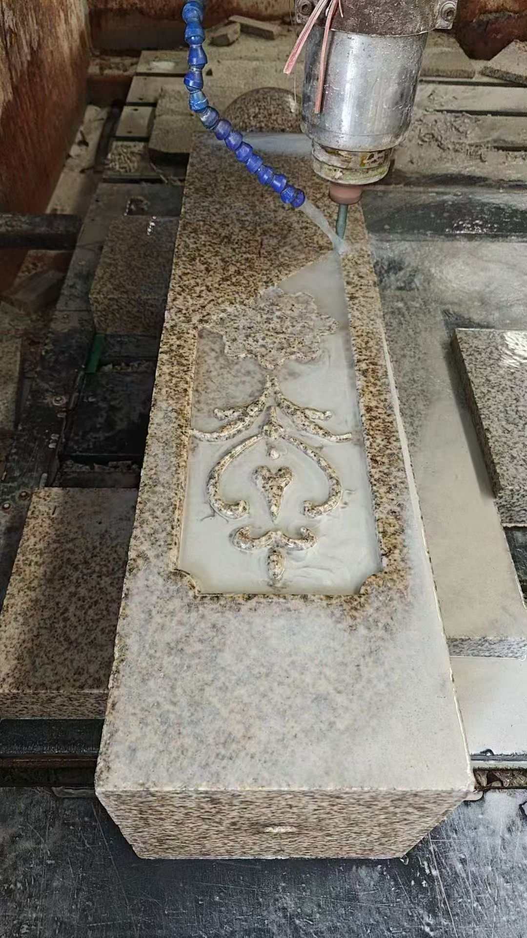 东营 黄金麻花岗岩异形加工雕刻栏杆大柱