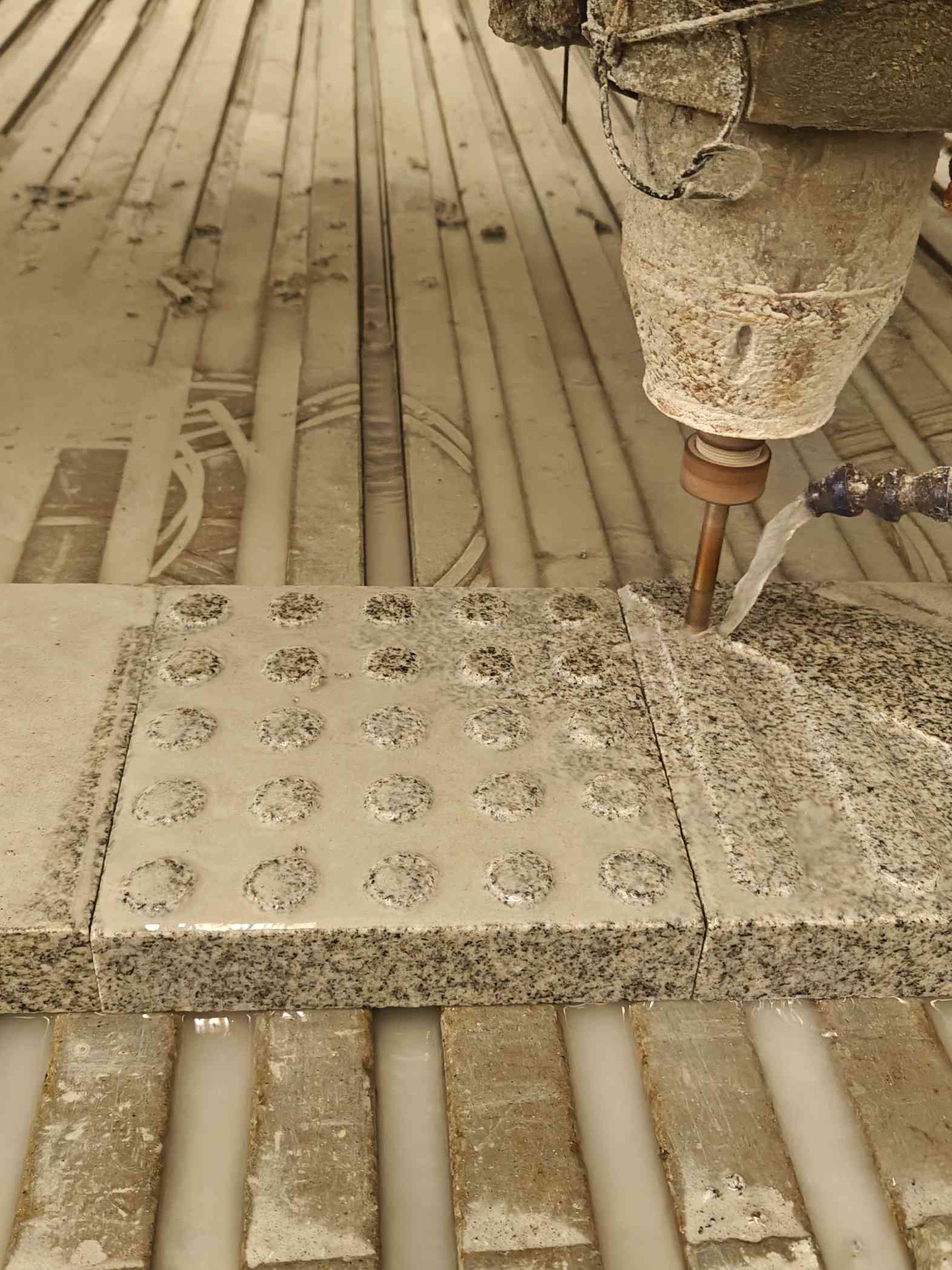 东营 芝麻白花岗岩石材盲人石、盲道石、盲点石