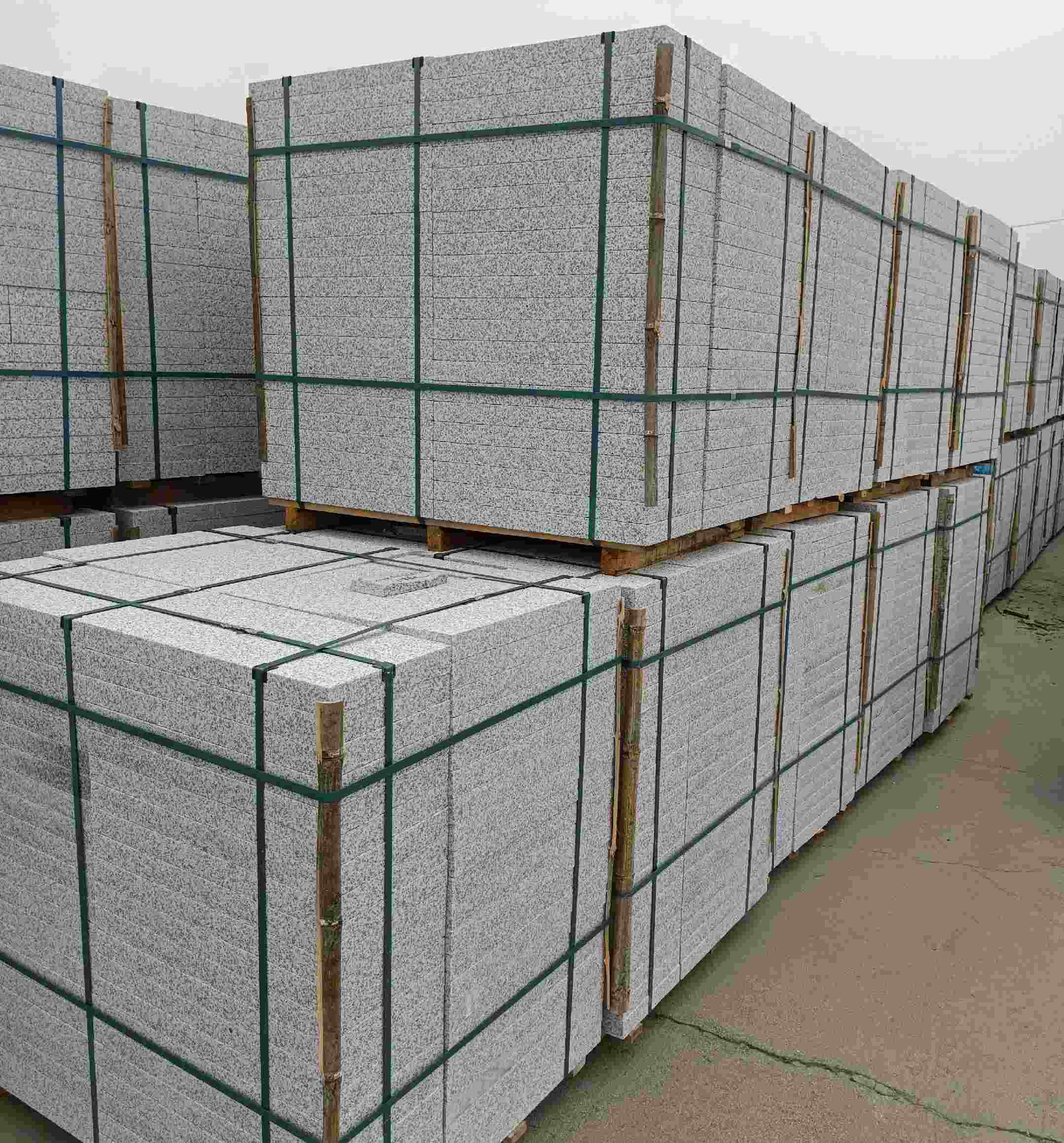 东营 白麻花岗岩石材荔枝面地铺石（300*600*50）