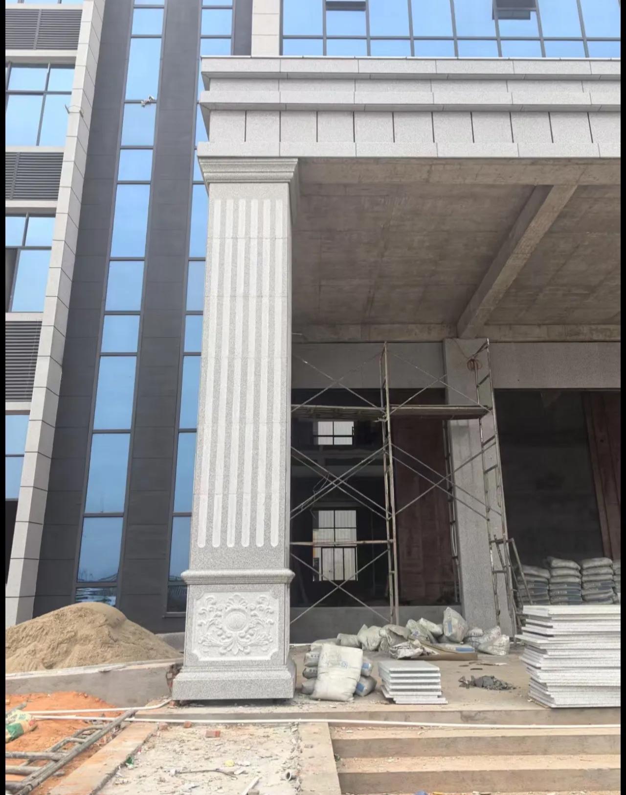 东营 芝麻白光面花岗岩门楼大柱（罗马柱）配雕花底座