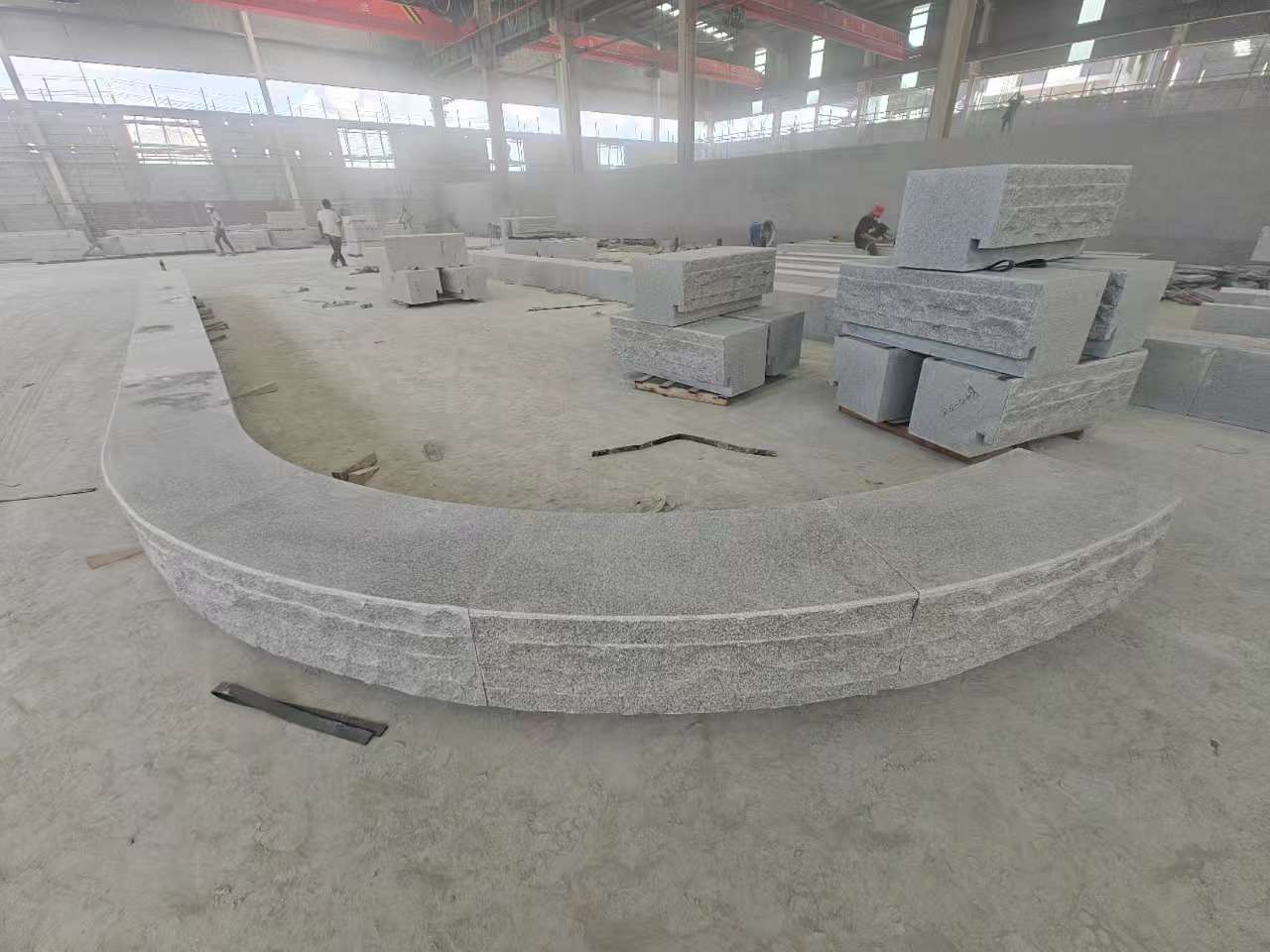 东营 芝麻白异形坐凳，自然面光面弧形加工