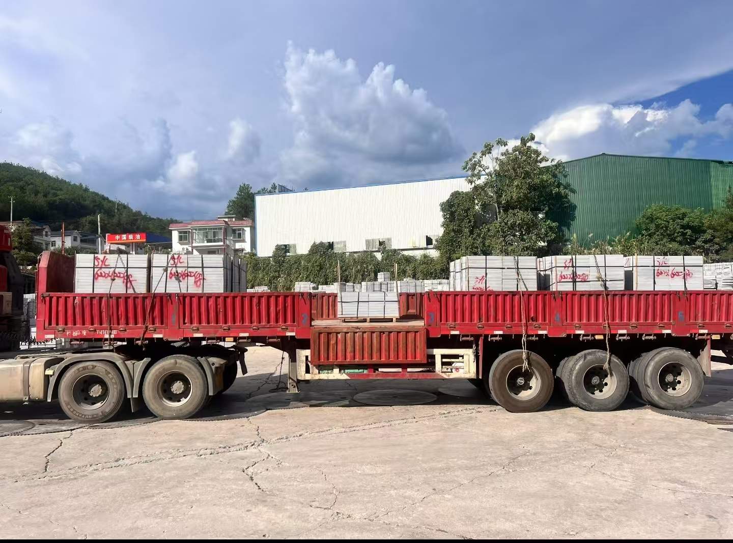 东营 芝麻灰花岗岩地铺石出货日常