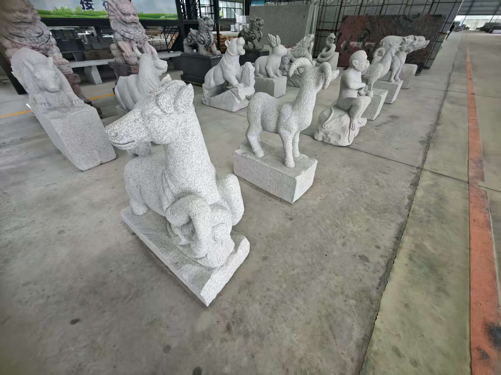 东营 芝麻白花岗岩造型立体雕刻——十二生肖