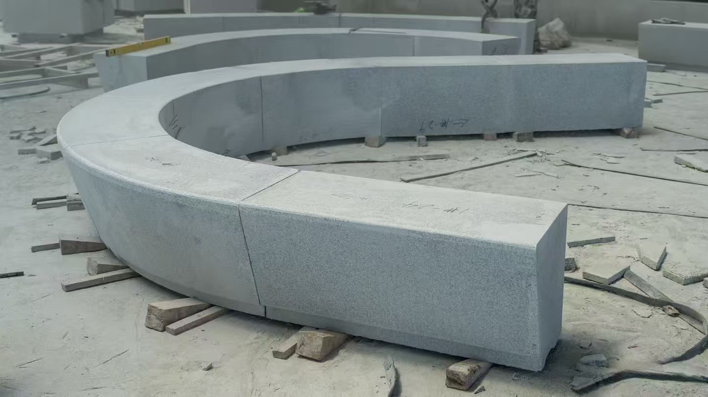 东营 芝麻白花岗岩光面弧形坐凳