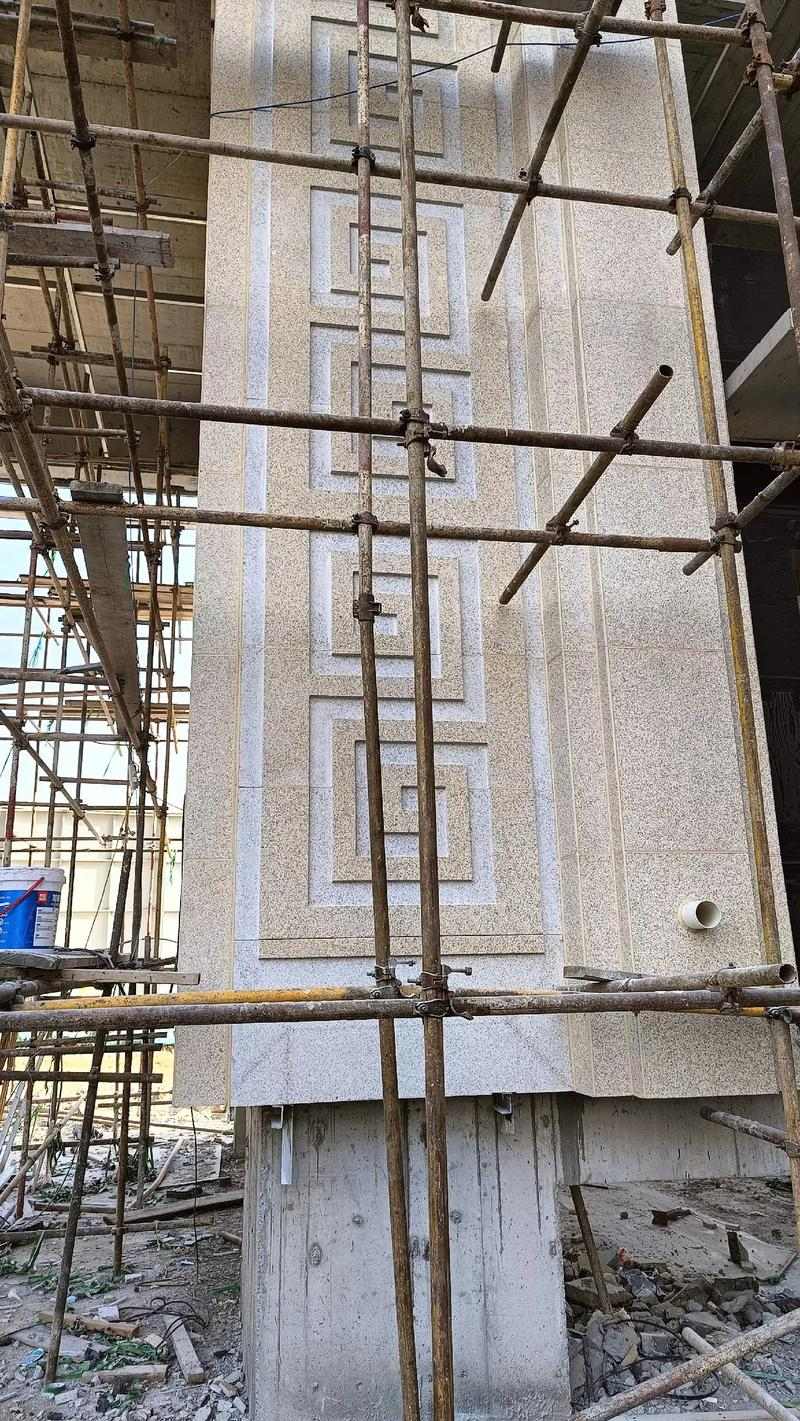 东营 黄金麻花岗岩别墅外墙干挂回纹造型效果