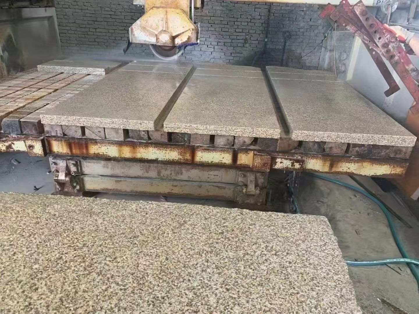 东营 黄金麻荔枝面成品板加工