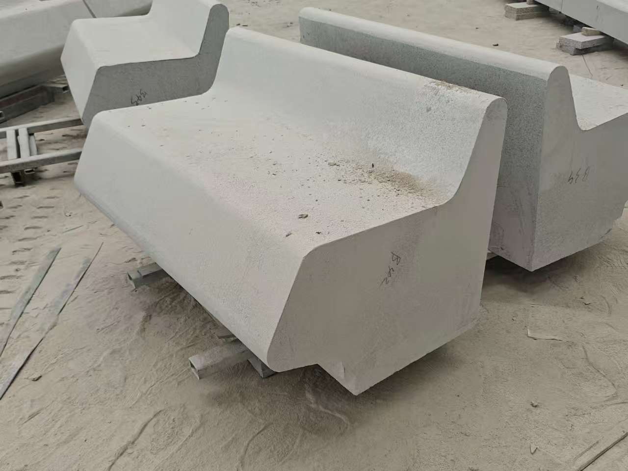 东营 芝麻白花岗岩异形坐凳，石凳