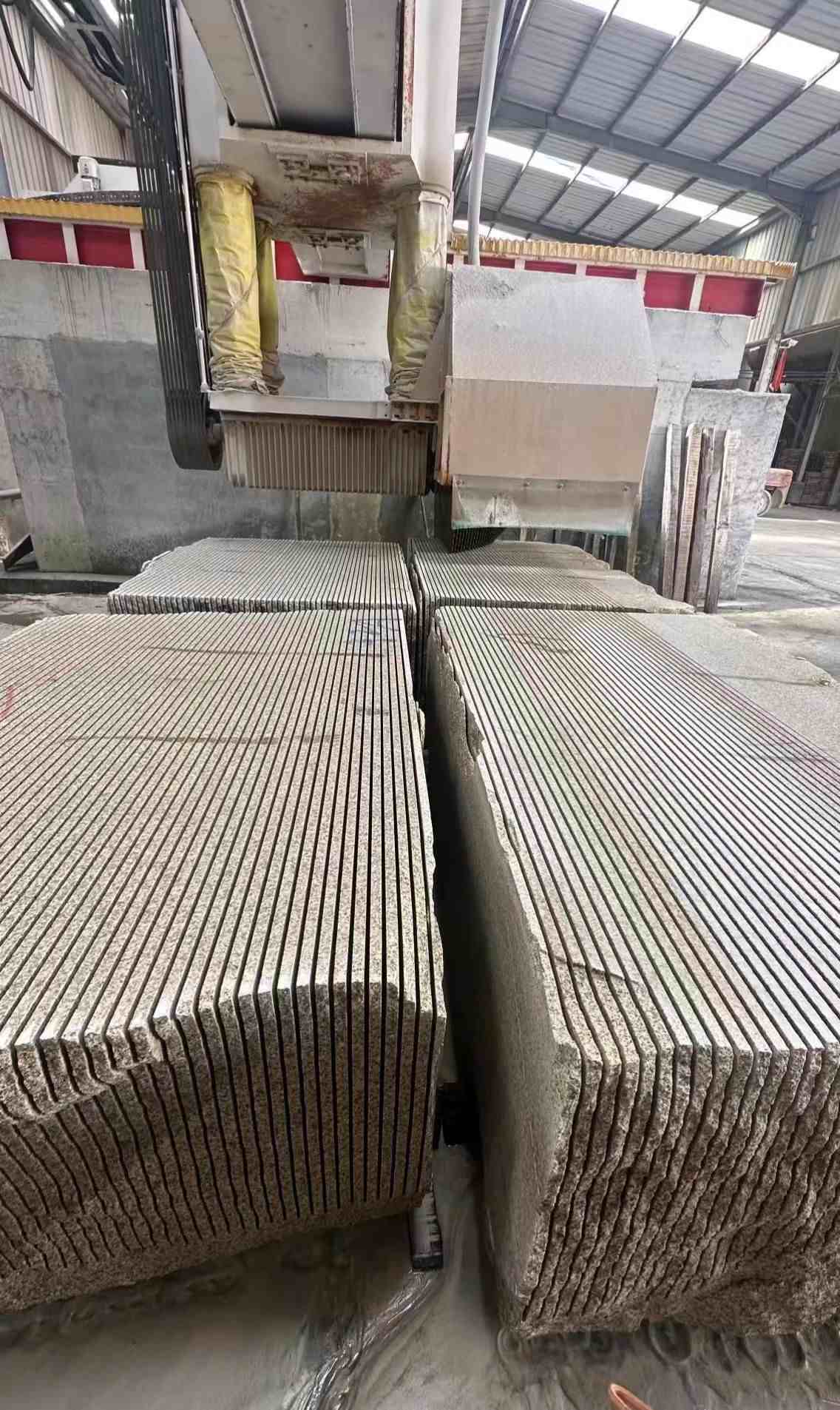 东营 车间生产日常，黄金麻白麻花岗岩