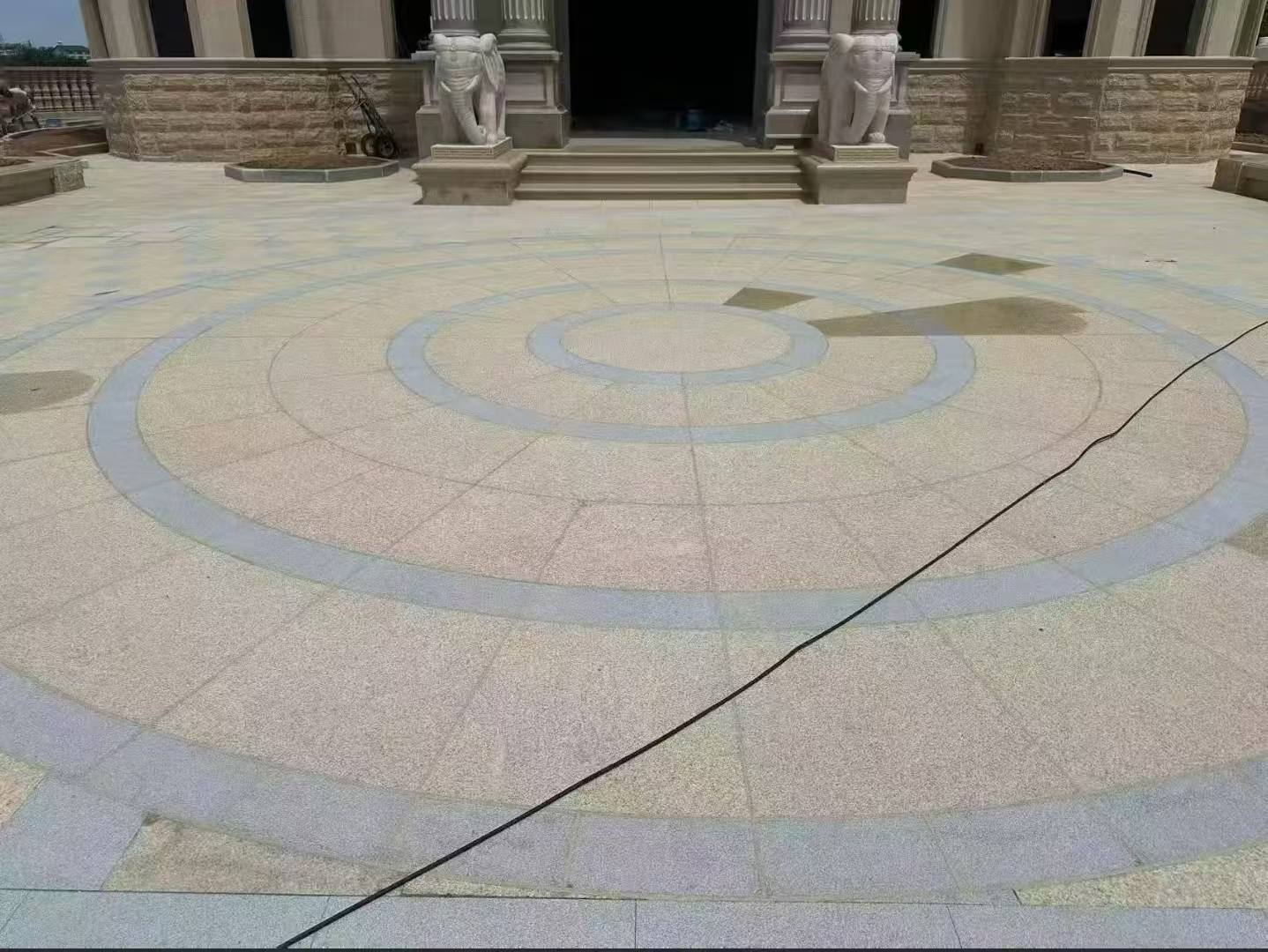 东营 黄金麻芝麻灰花岗岩石材地铺拼接效果