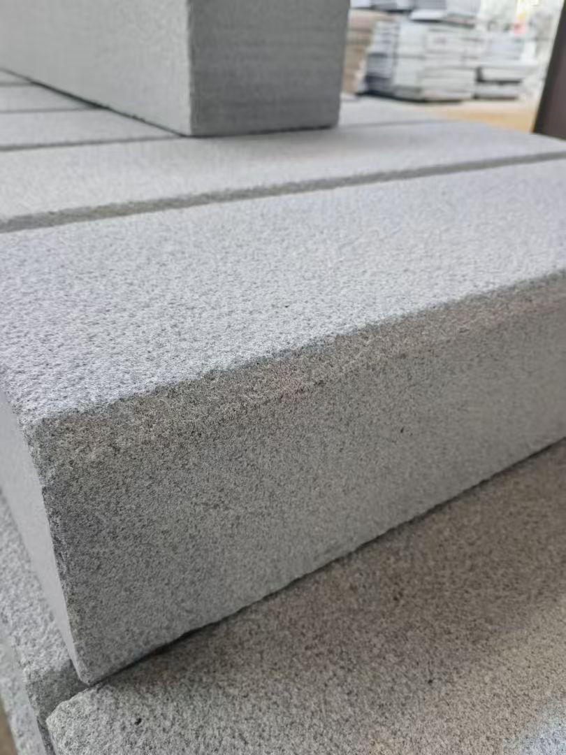 东营 芝麻灰荔枝面路沿石